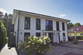 Direkt am Waldrand mit Balkon und in Strandnähe - Ferienwohnung Cosmo, Glowe